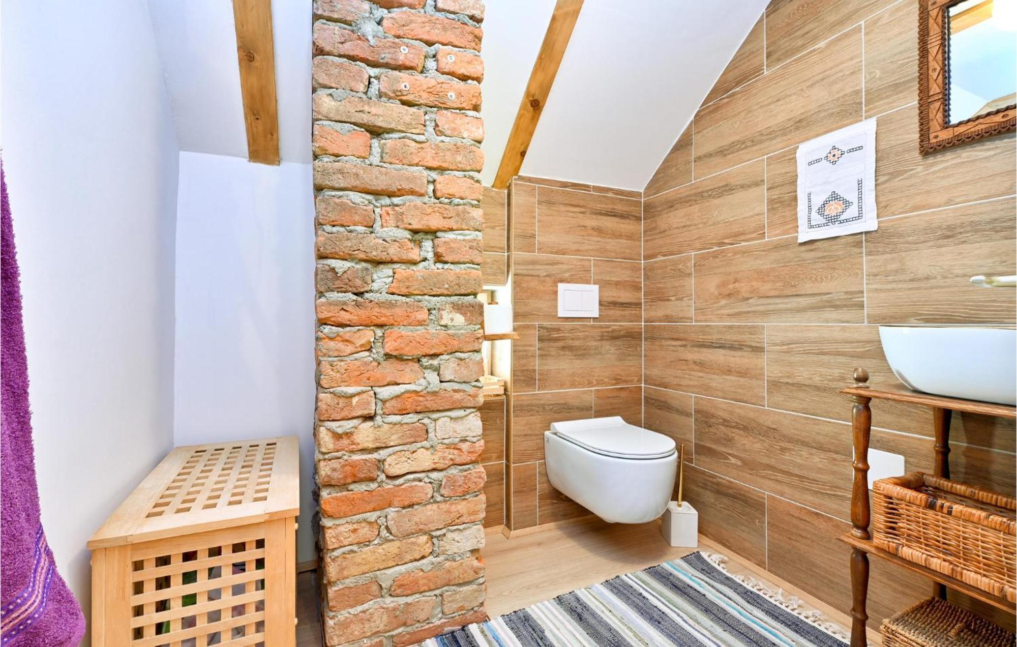 Pet Friendly Home In Varazdin Breg With Jacuzzi Eksteriør billede